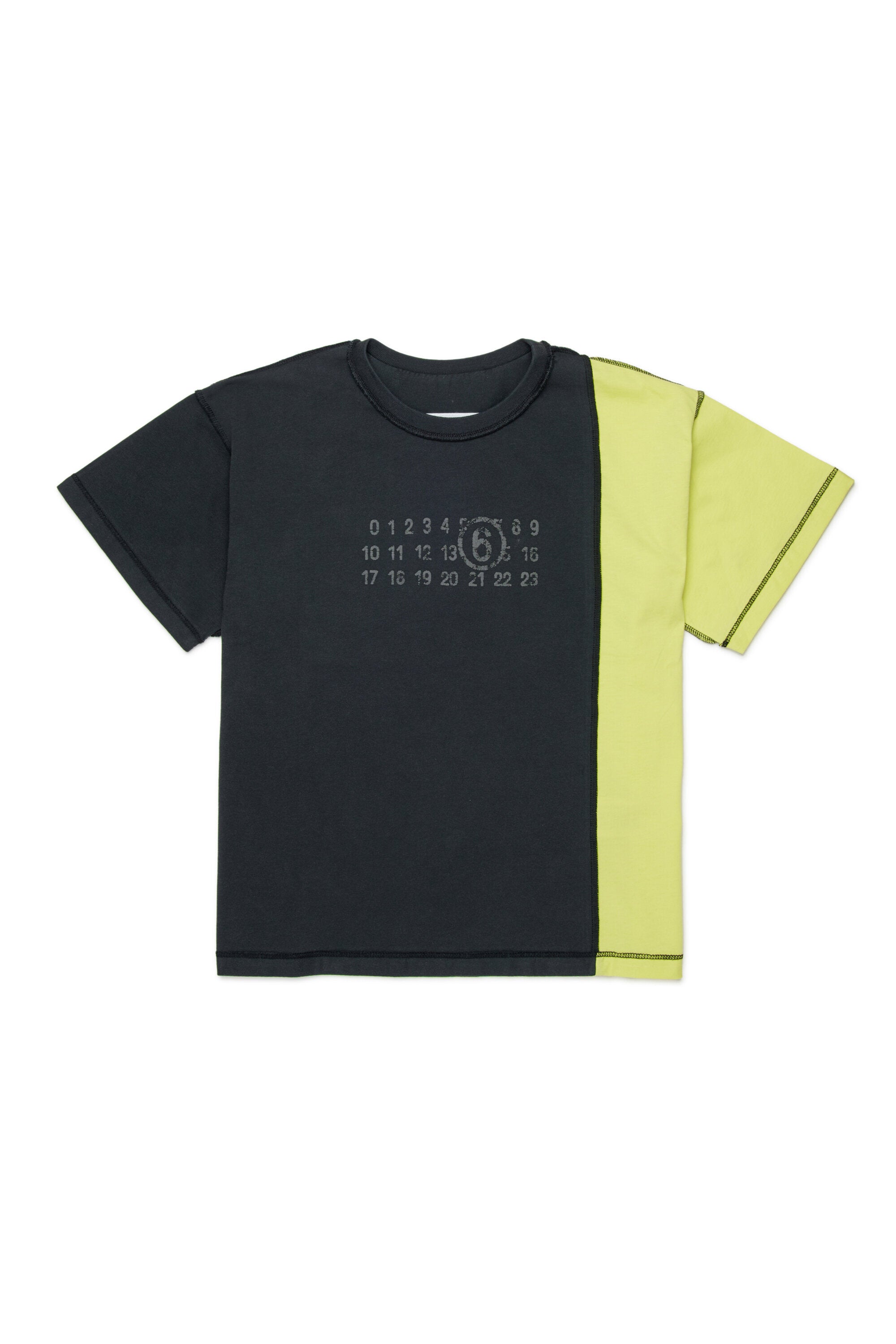 ロゴ入りTシャツ