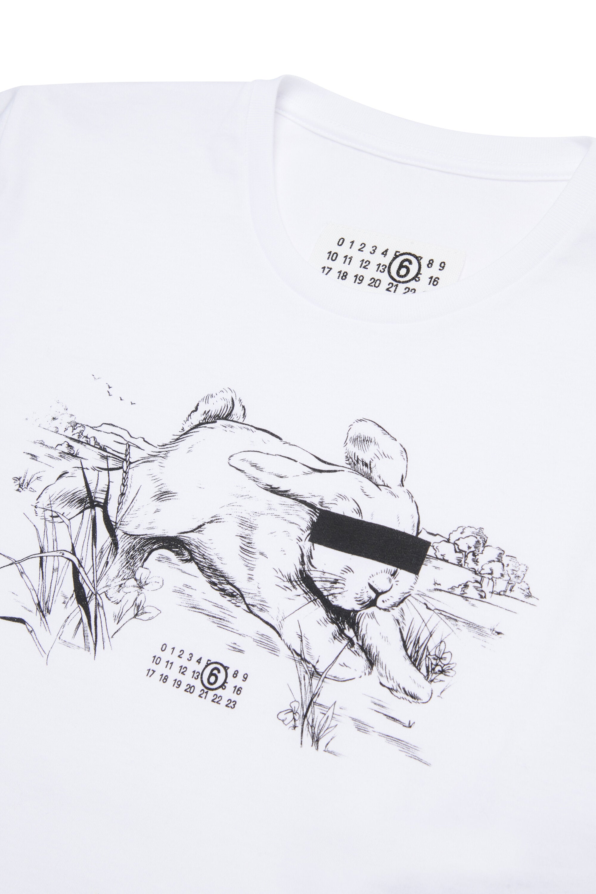 プリントとロゴ入りTシャツ