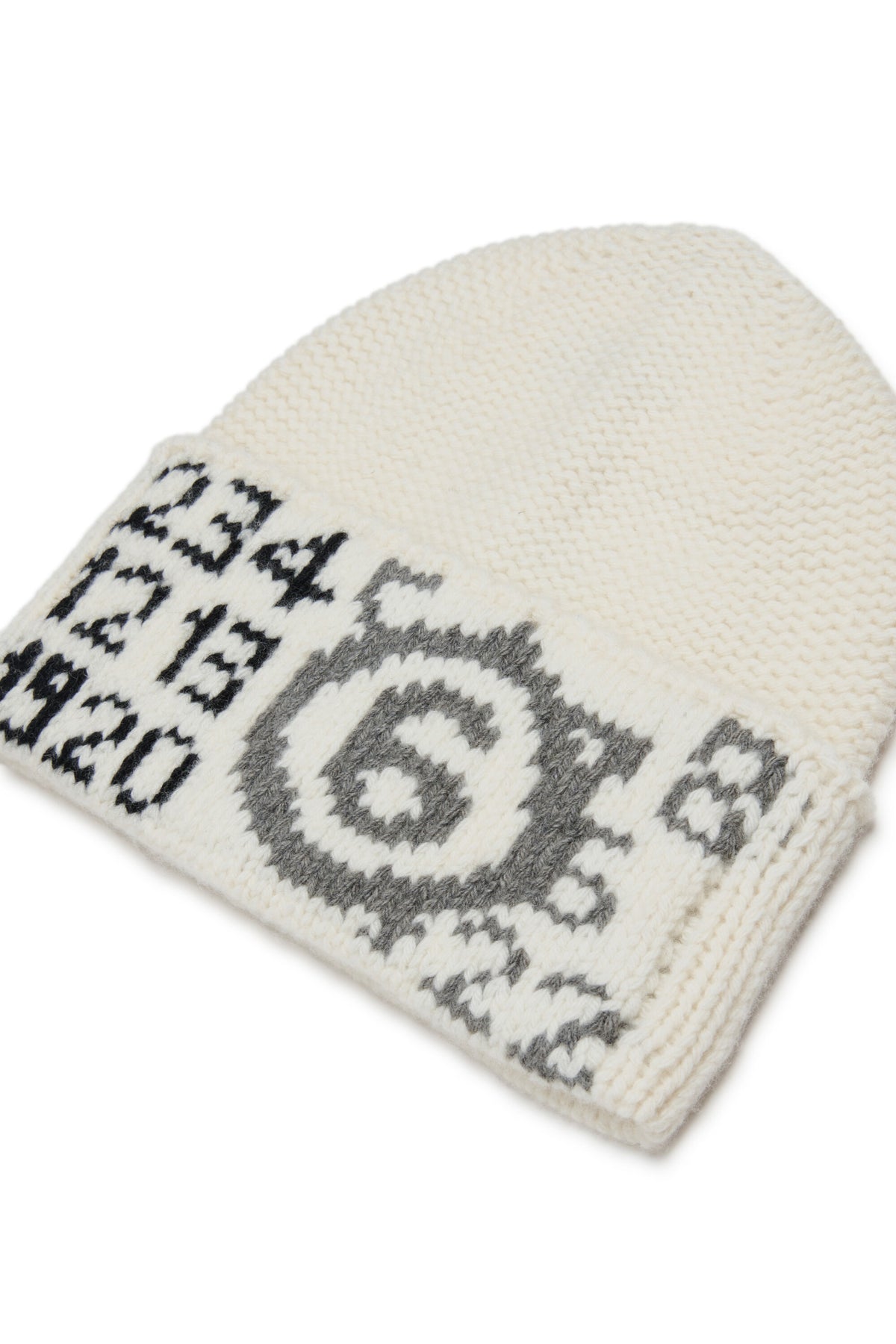 ロゴナンバー付きキャップ