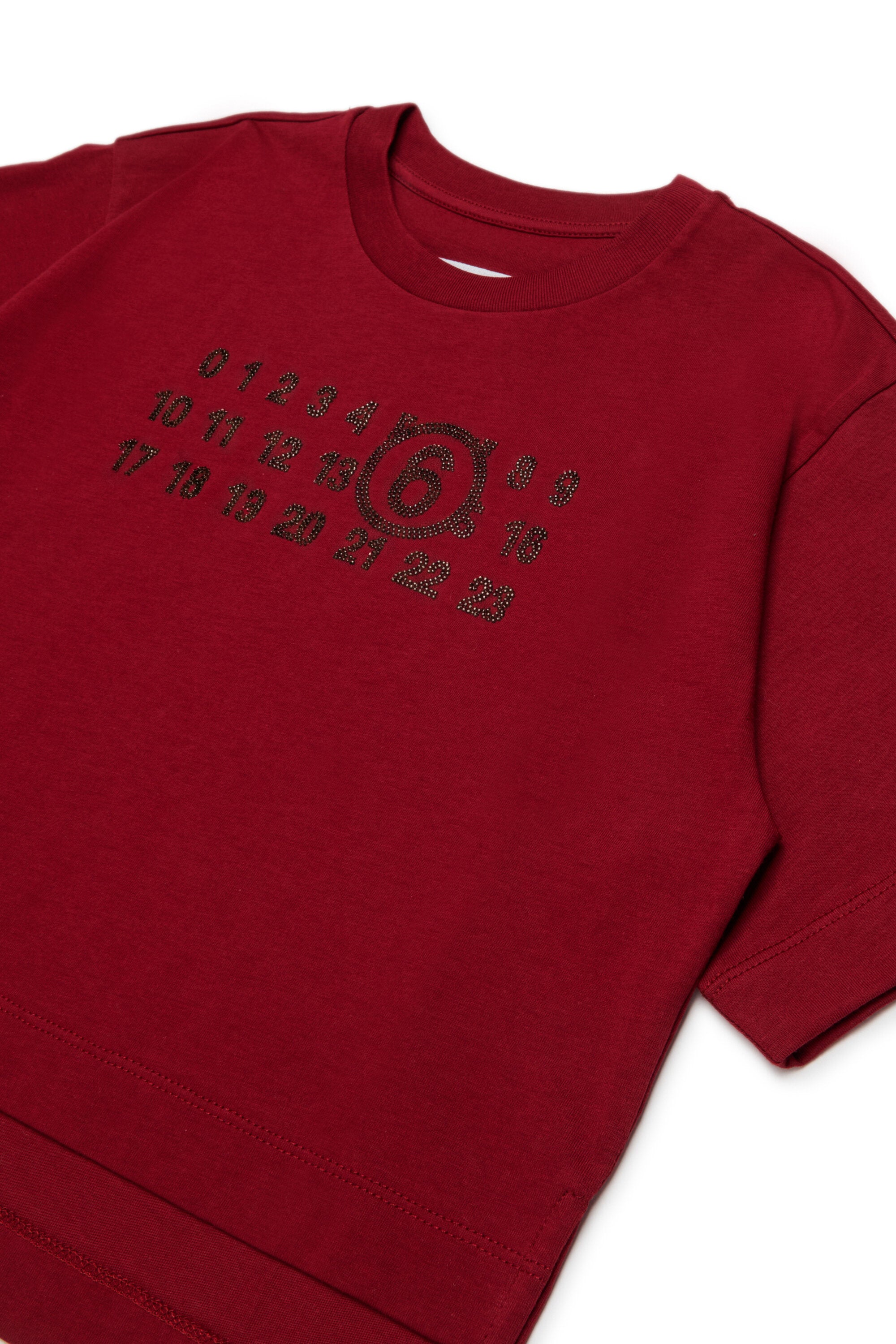 ロゴ付きTシャツ