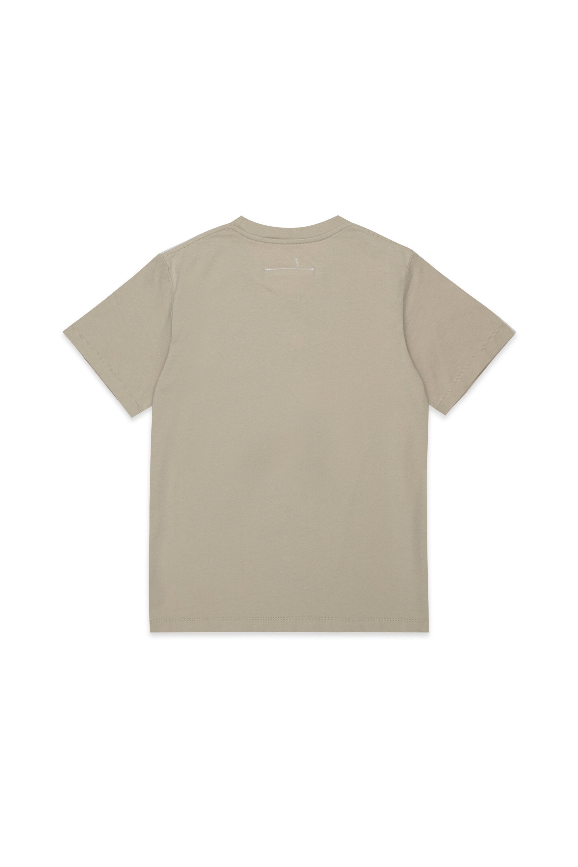 ロゴ入りTシャツ