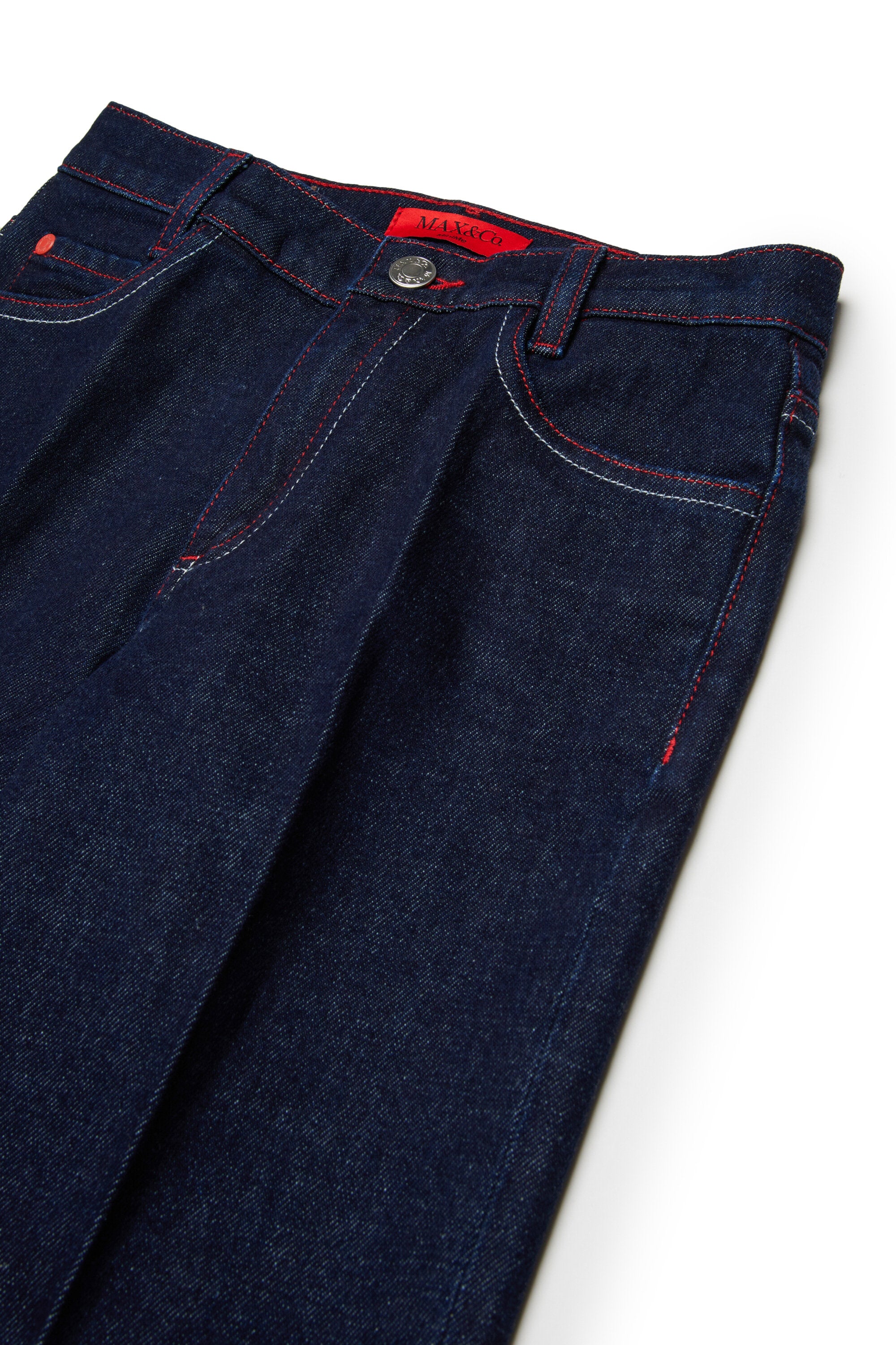 Dark blue regular jeans with crease