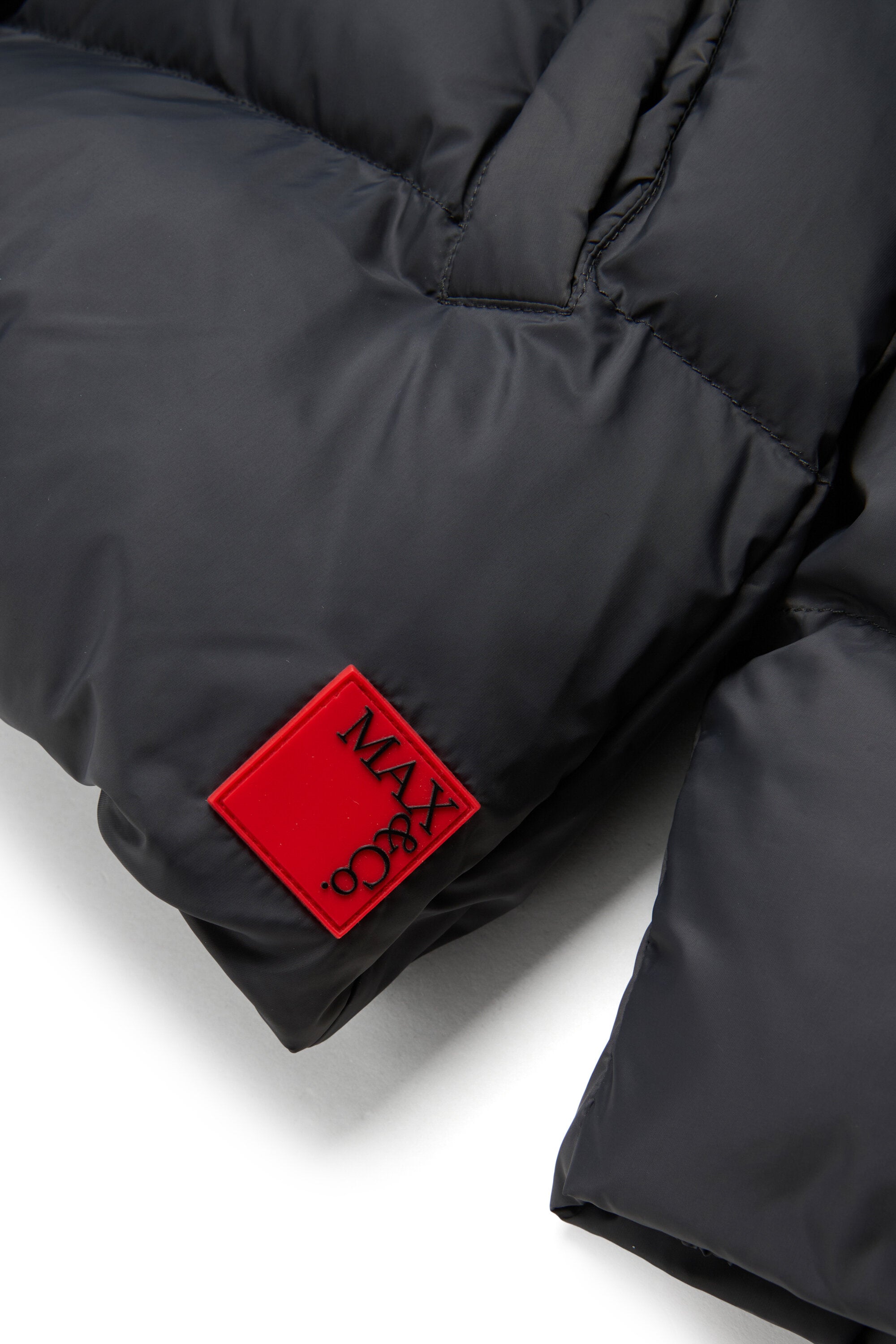 フード付きショート・ジャケット