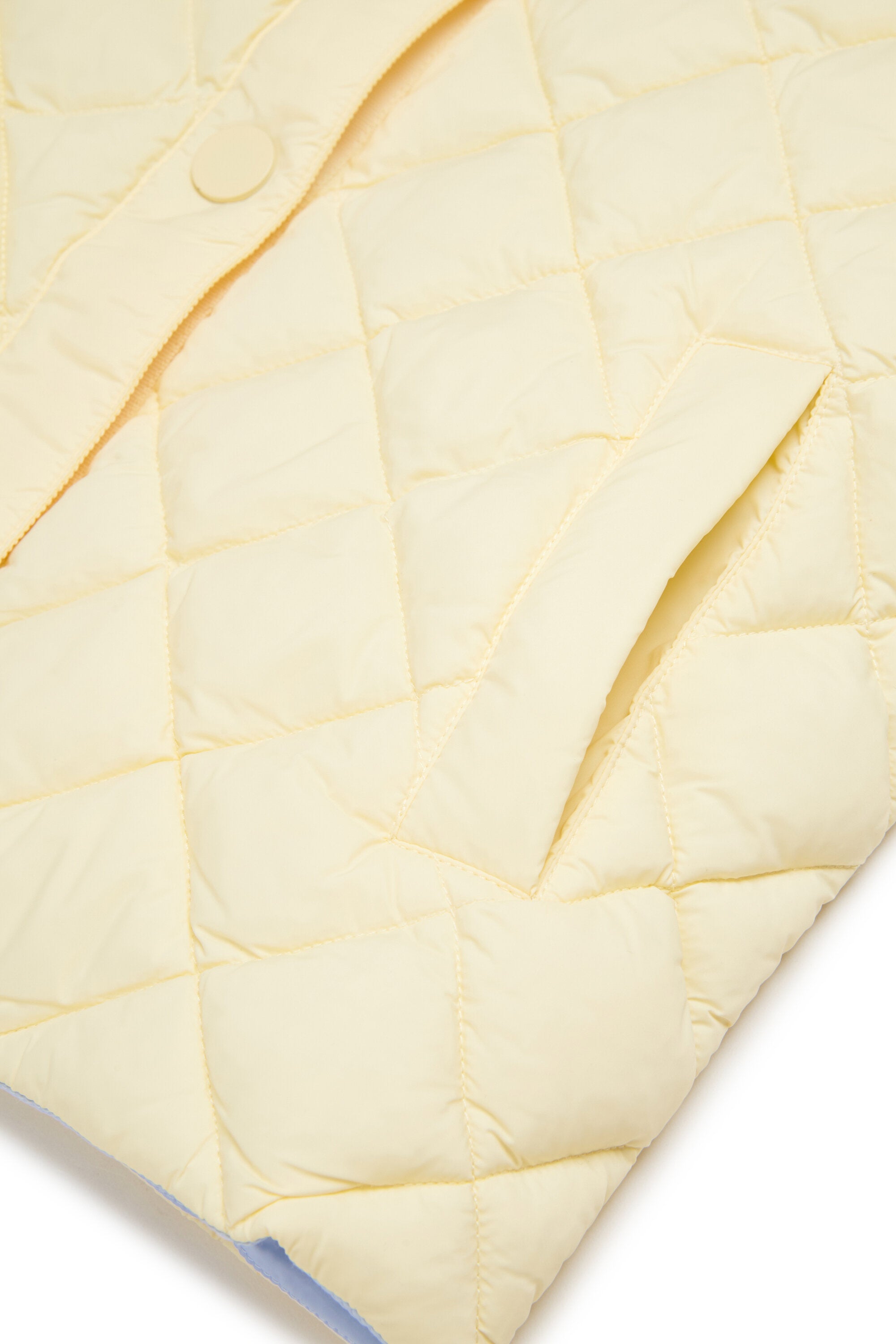 ロゴプリント入り中綿ジャケット