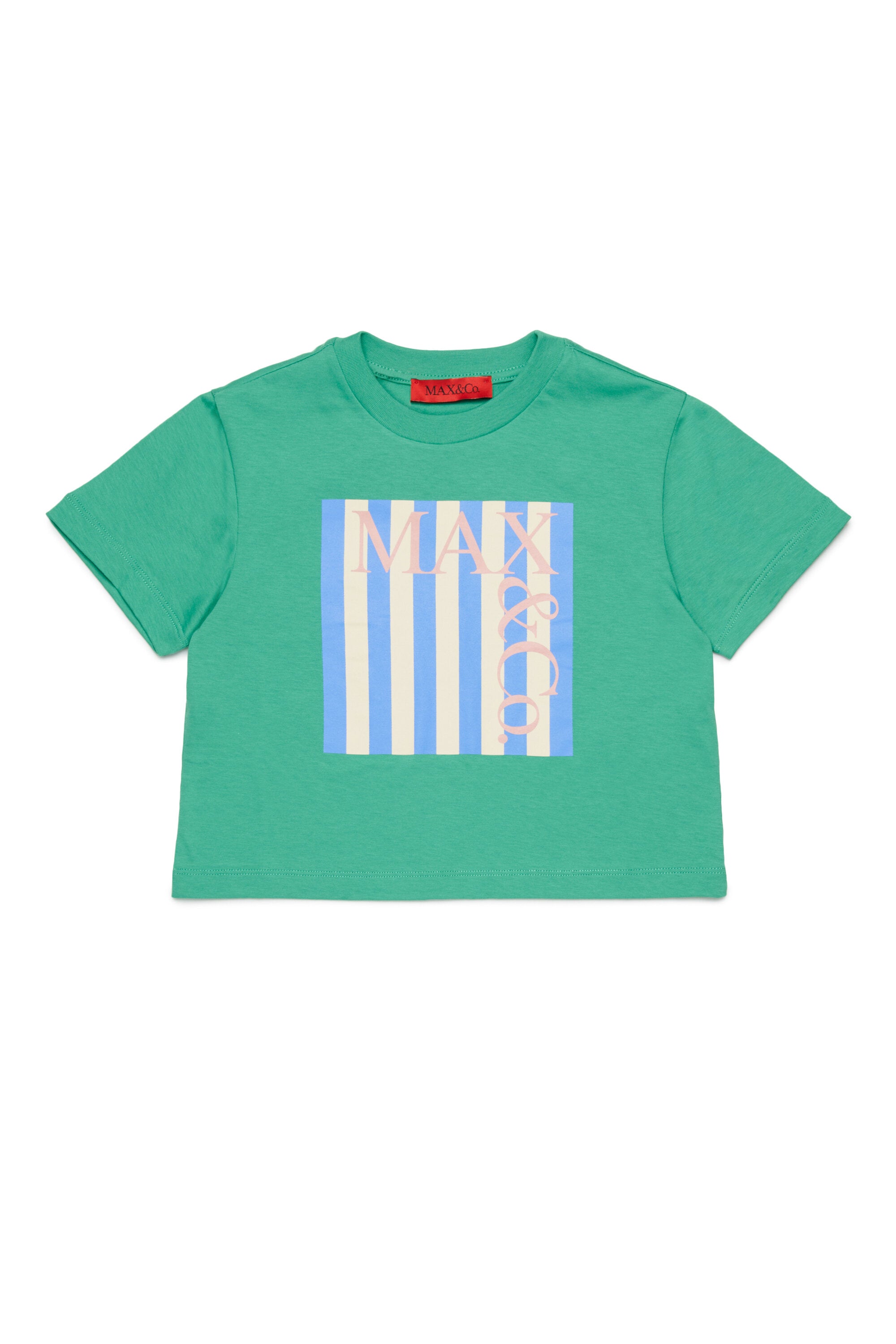 フロントにマキシロゴ入りTシャツ