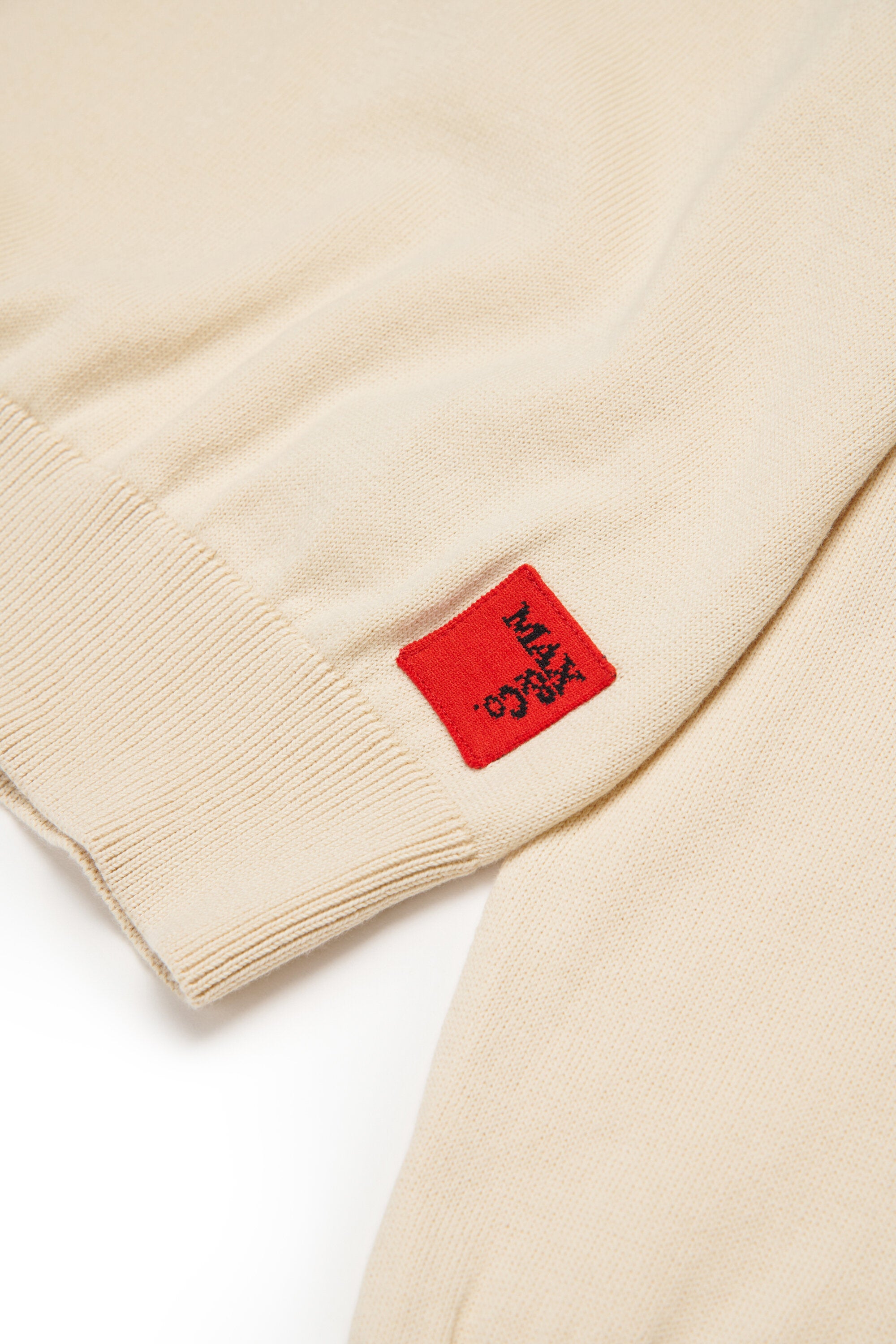 ロゴ入りクルーネックプルオーバー