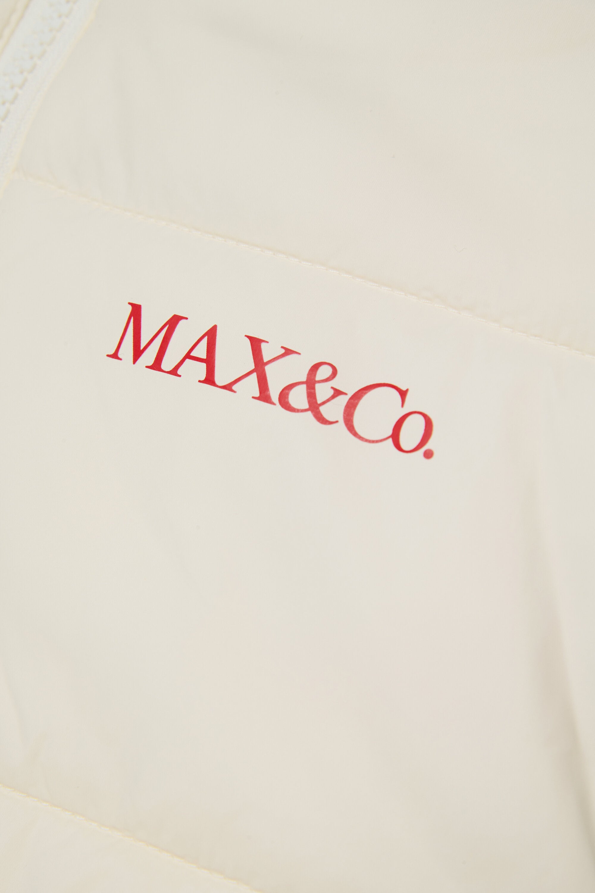 Padded vest with logo