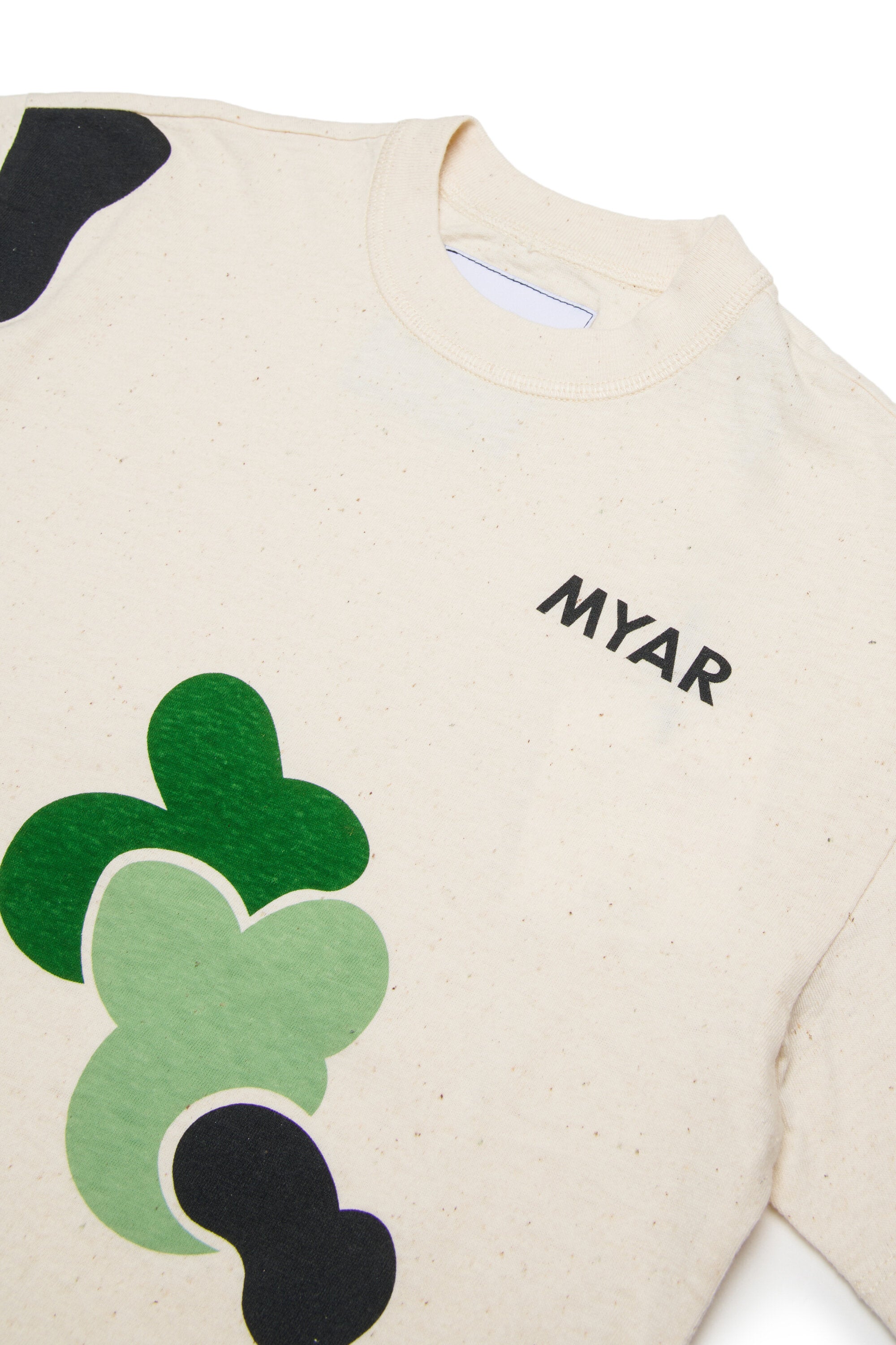 ロゴ入りTシャツ