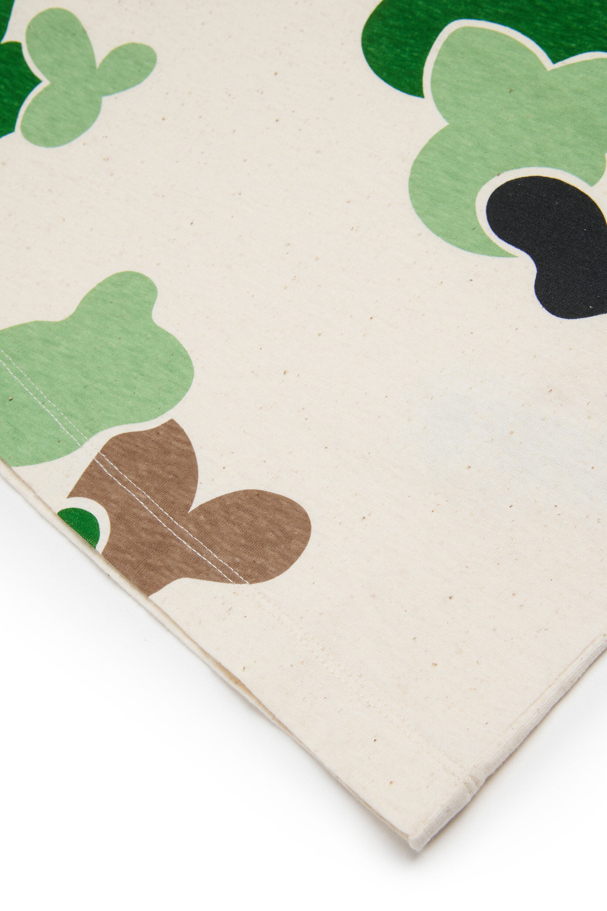 ロゴ入りTシャツ