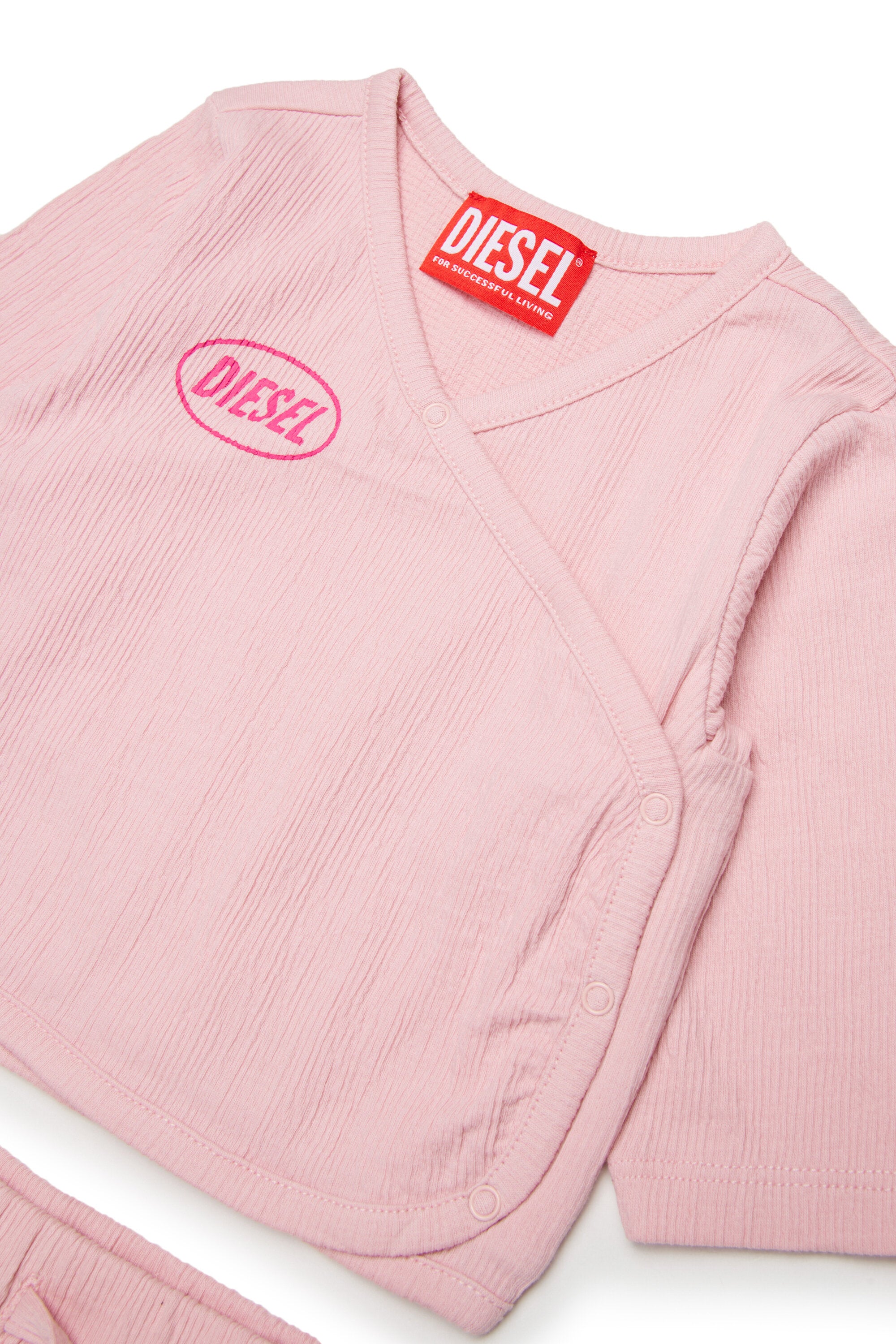 ロゴ付きベビーロンパース