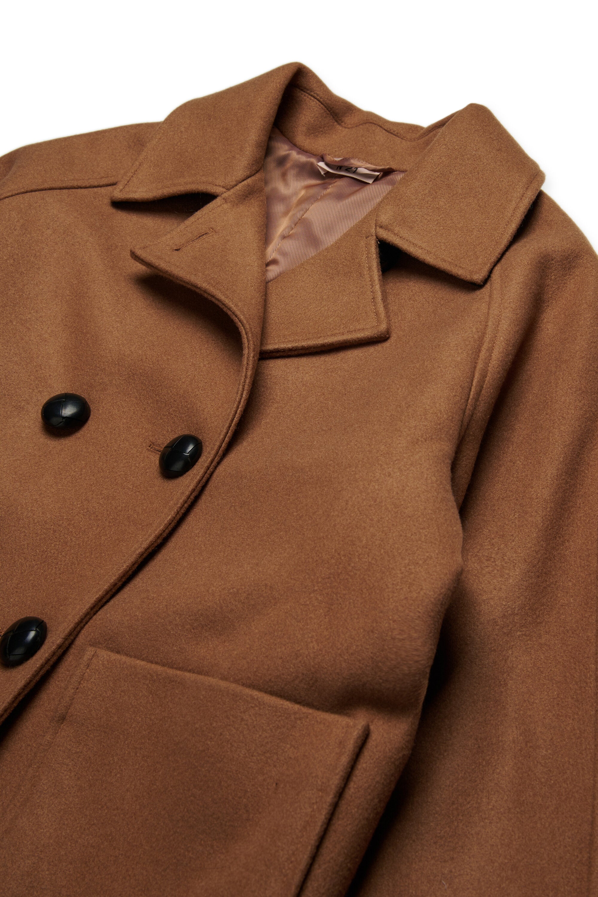 ダブルブレストの卵型クロスコート