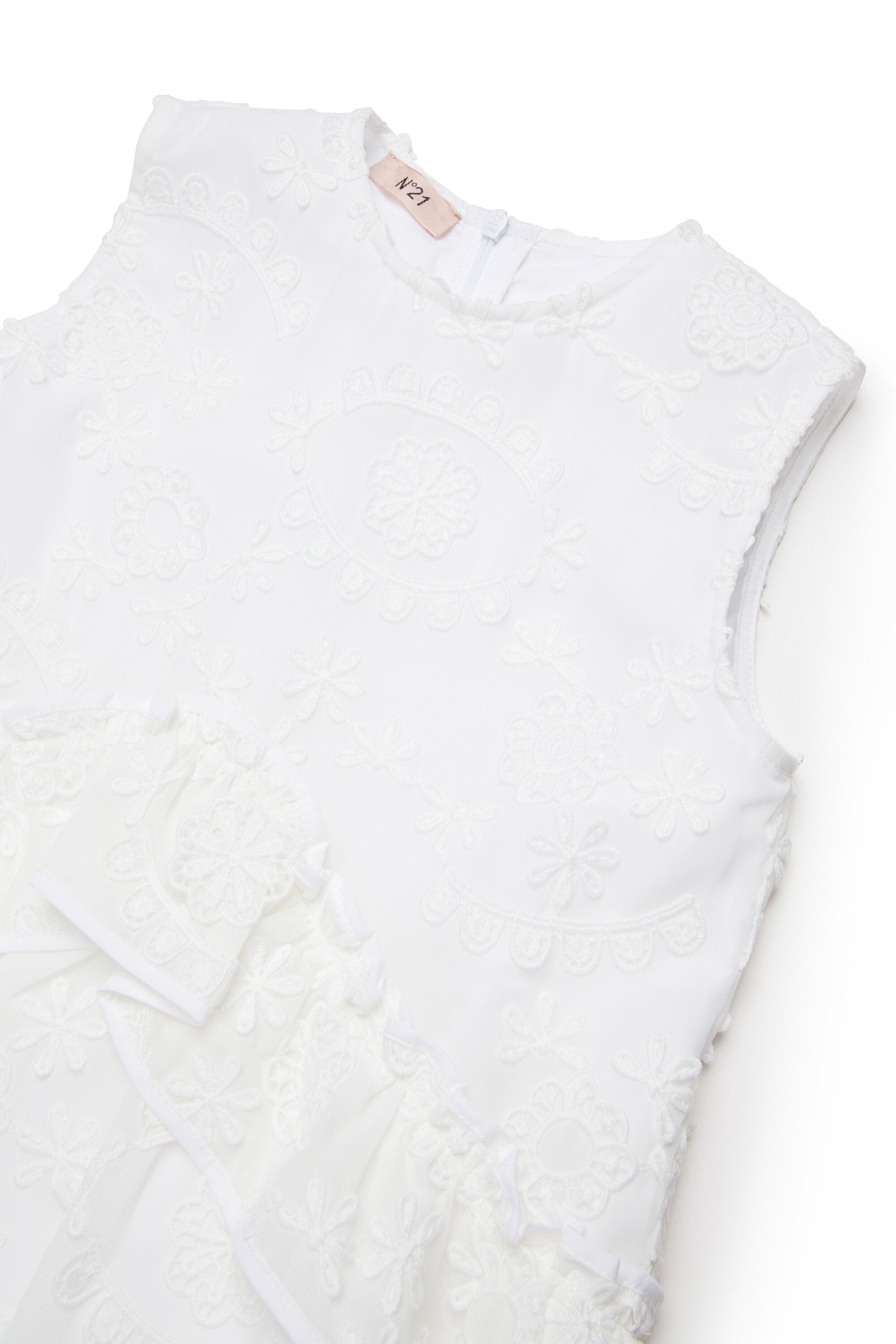 刺繍入りノースリーブドレス