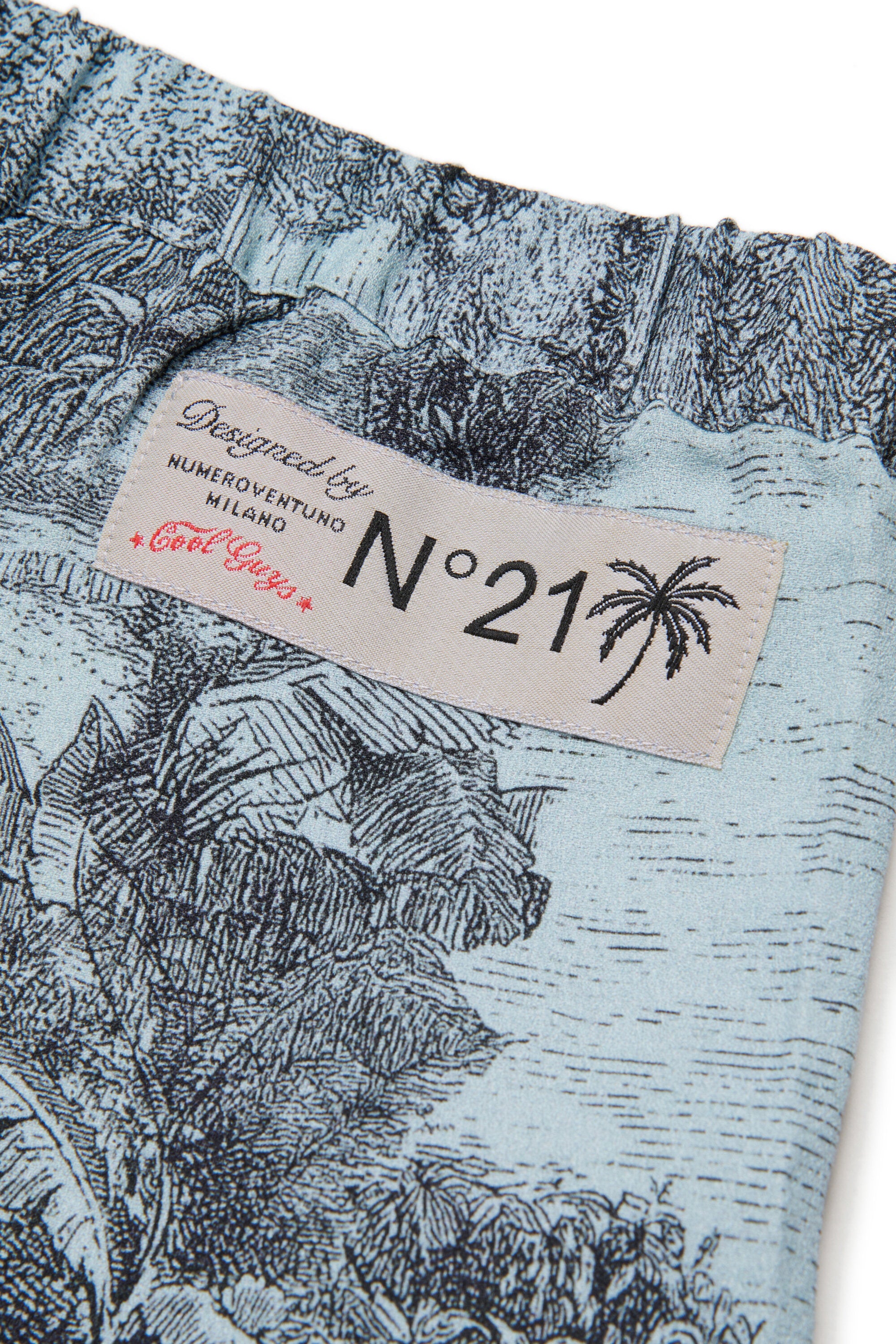 プリント柄の生地パンツ