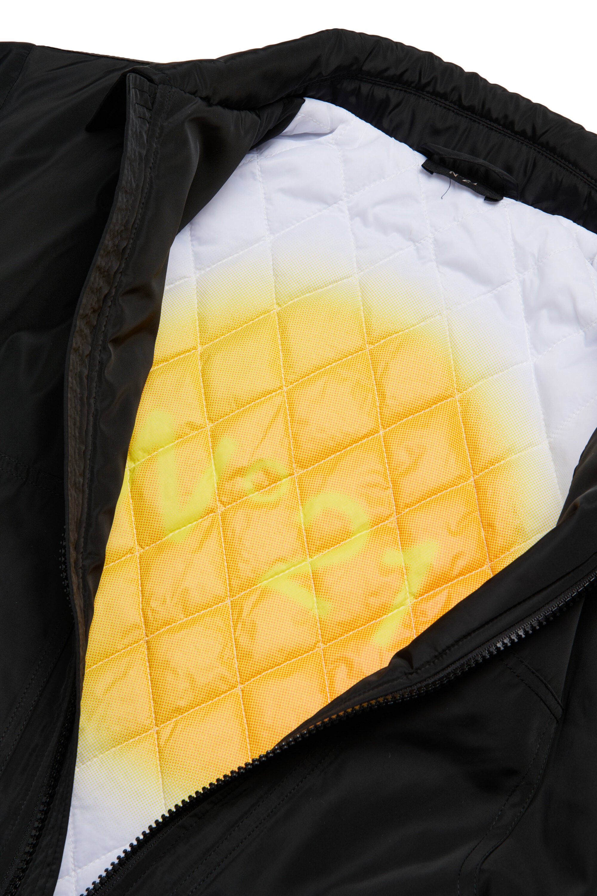 ロゴ入り軽量中綿ジャケット