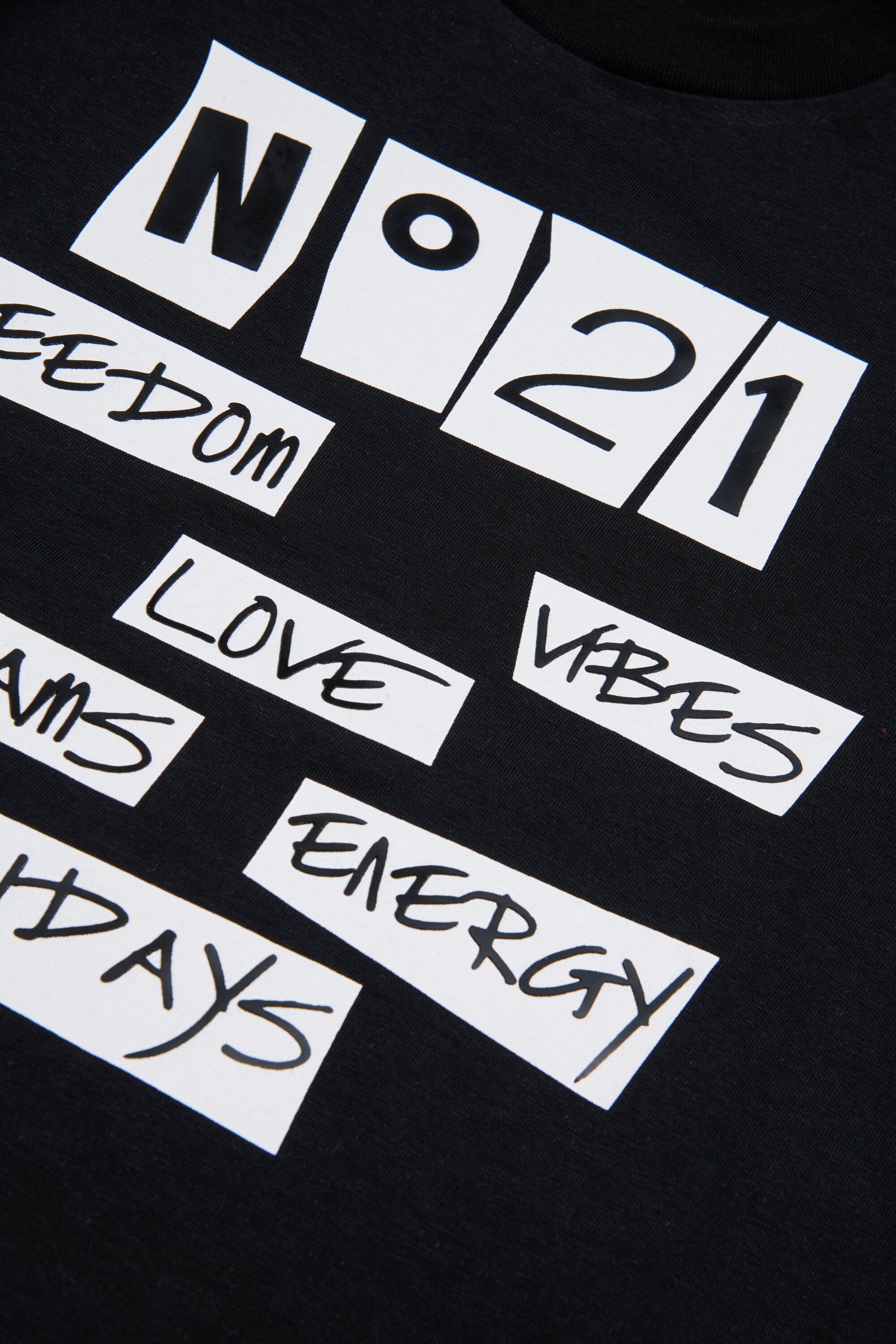 ロゴプリントTシャツ