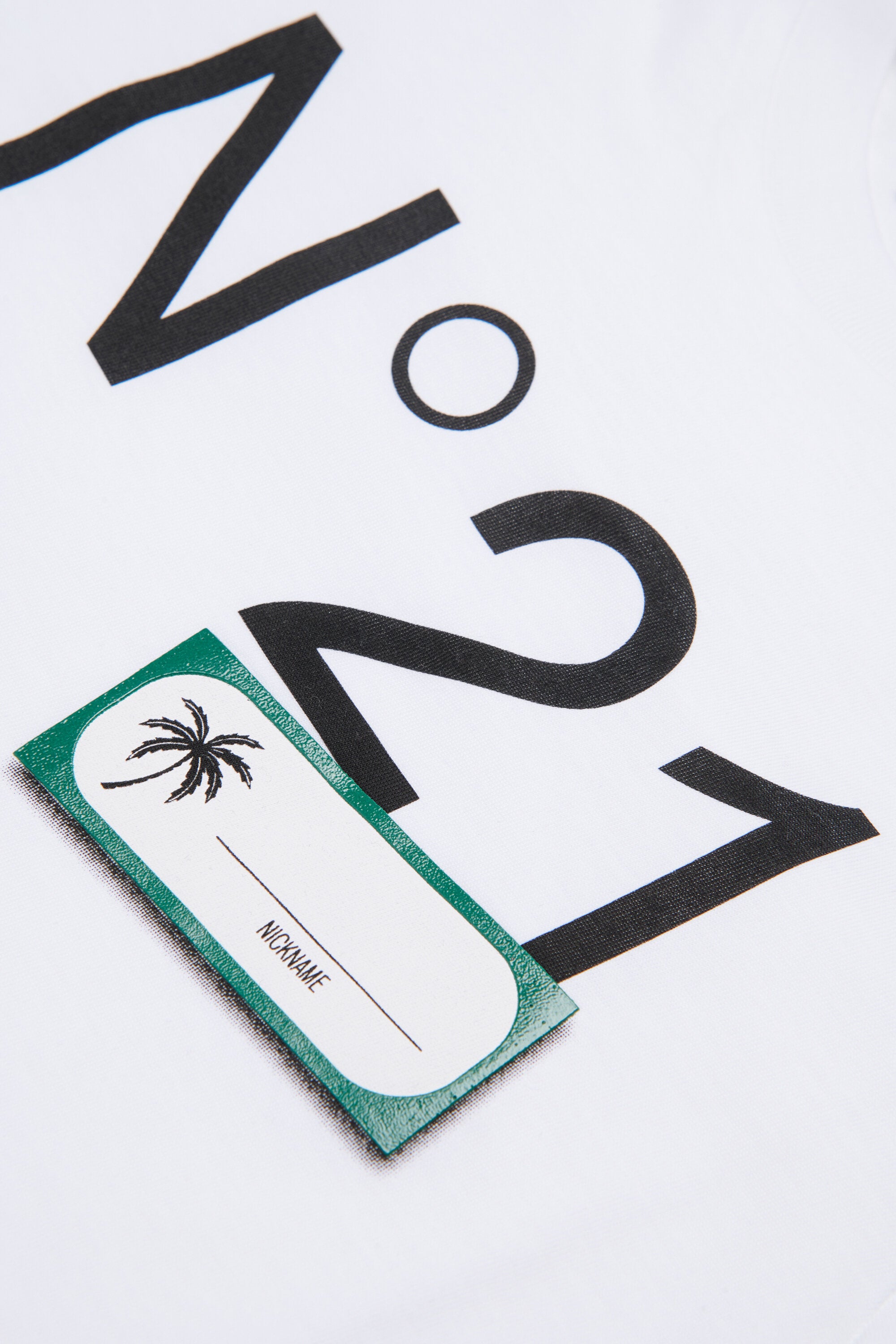 フロントロゴ入りTシャツ