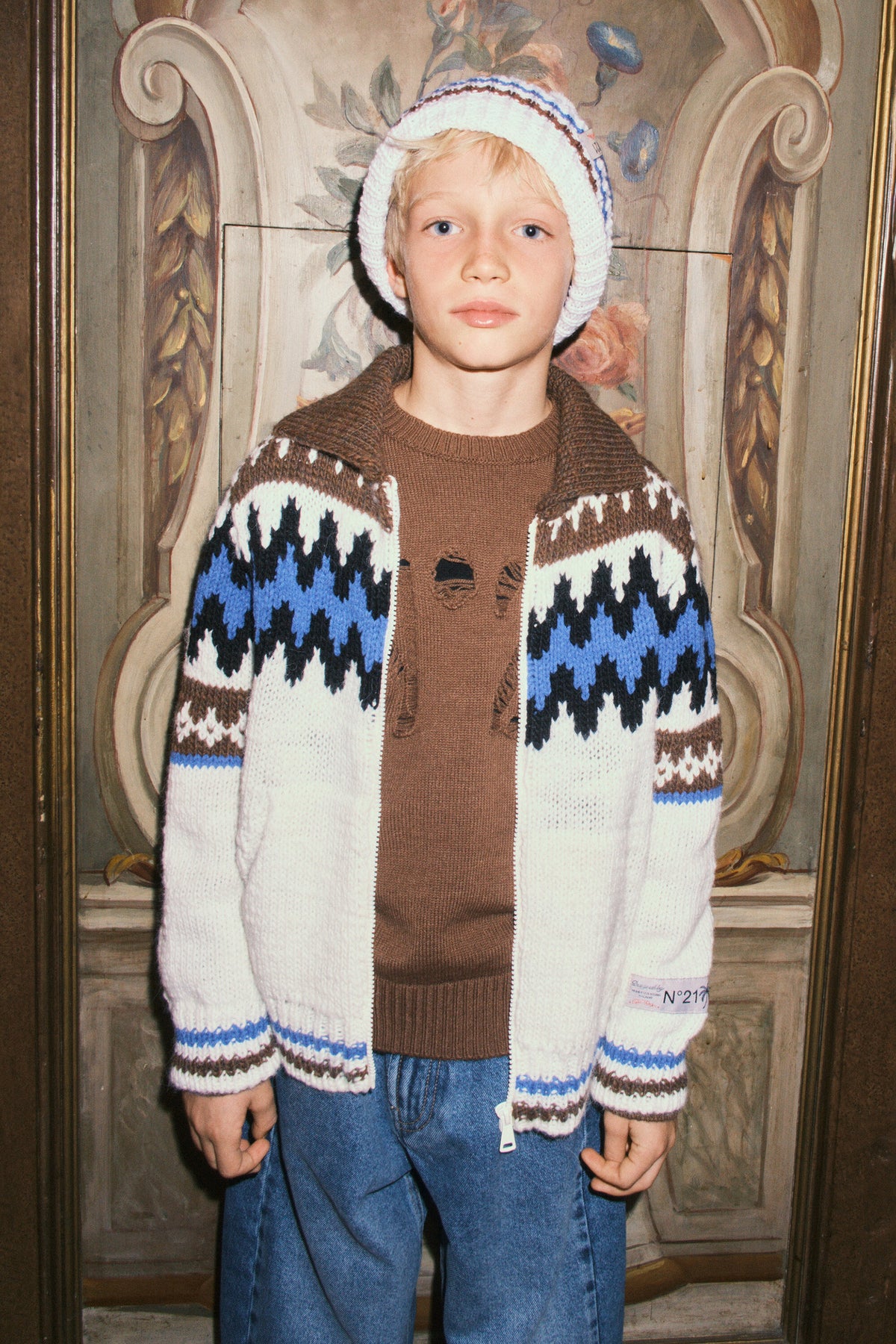 Knitted cardigan with zipper