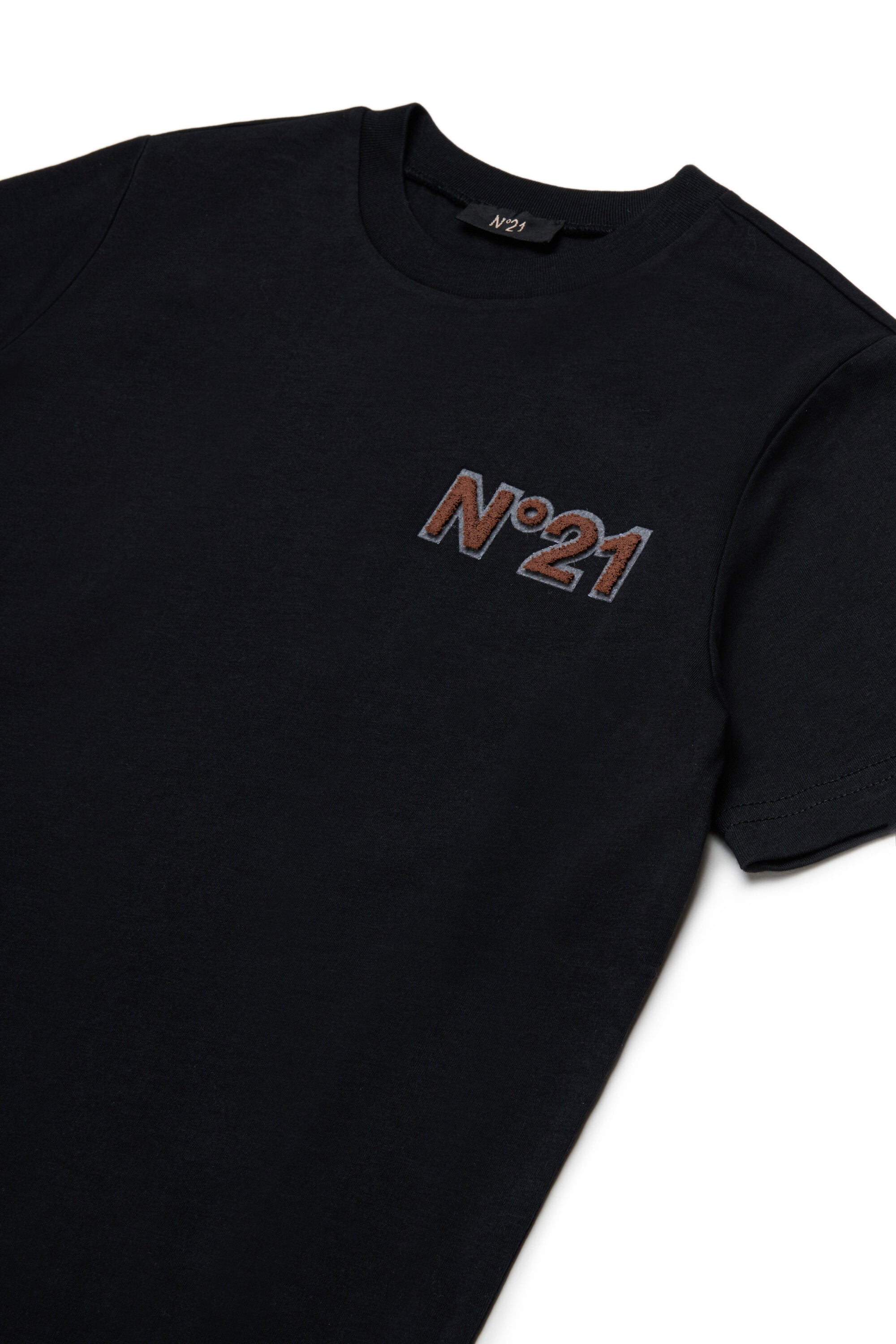 ロゴ入りTシャツ