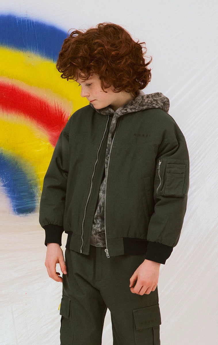 新品タグ付き　140cm ジュニアジャケット＆ウインドパンツセット imgrc0107678222.jpg