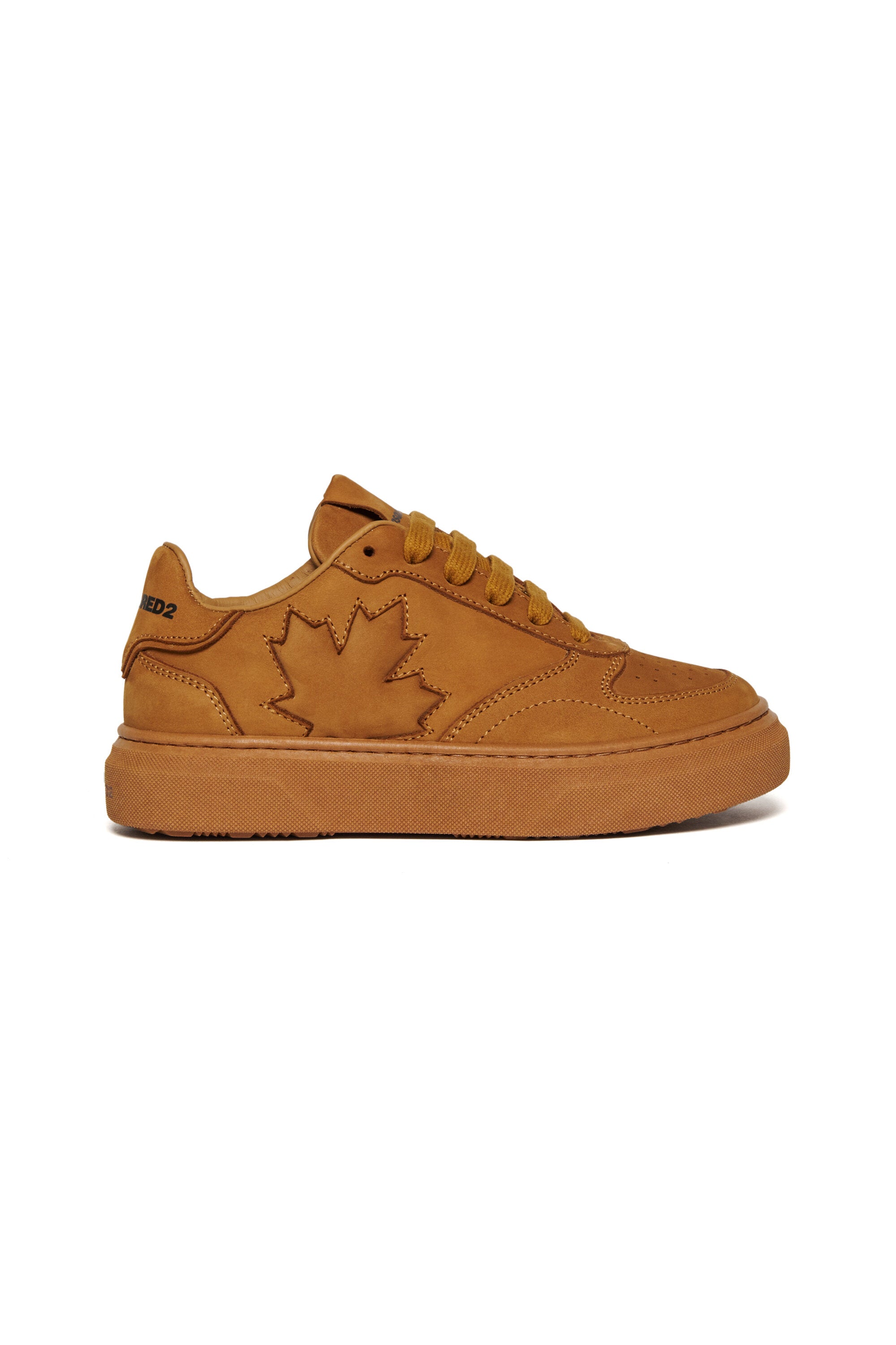 Low top trainers with Maple Leaf