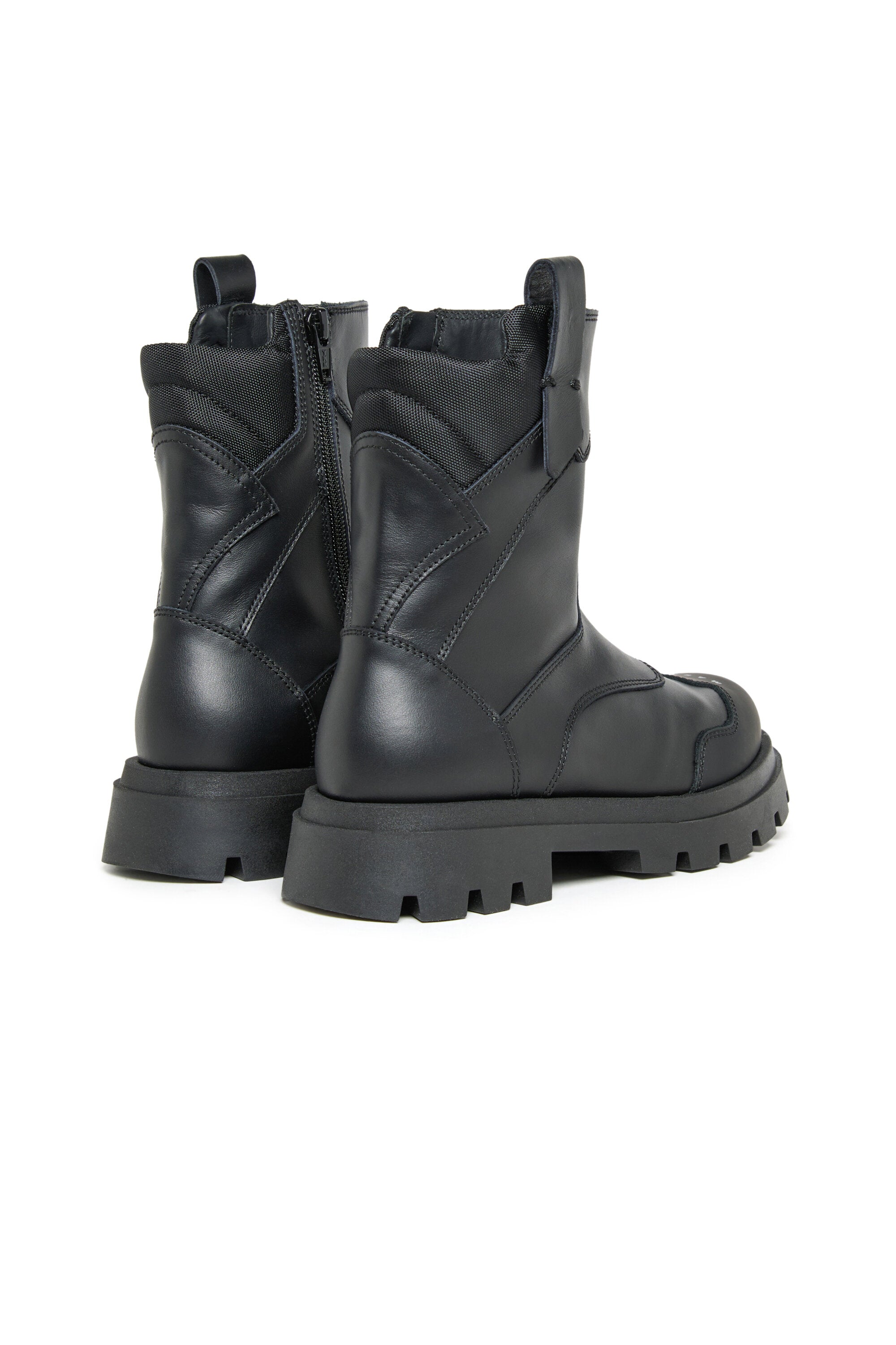 ロゴ入りローレザーブーツ